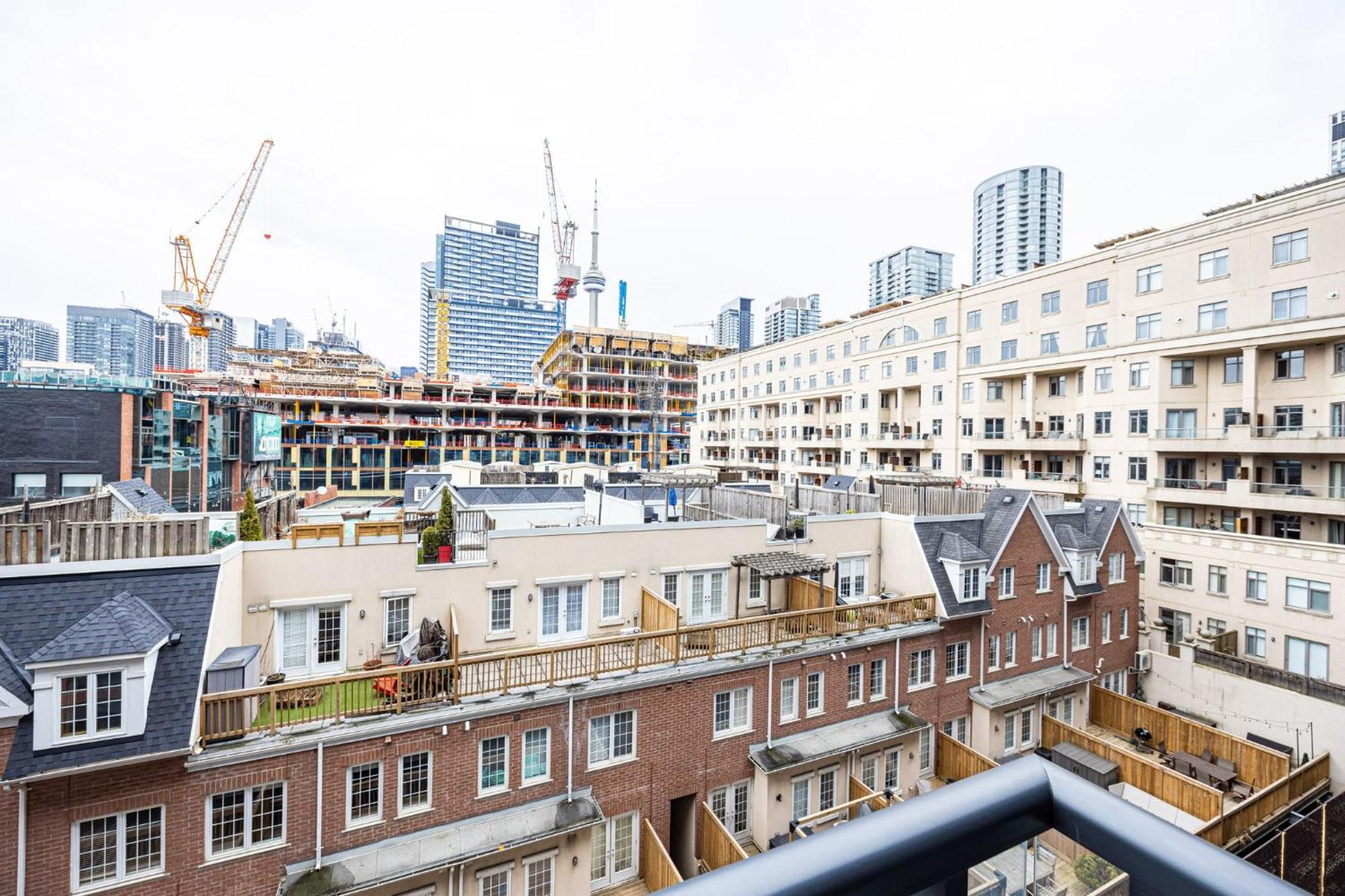 Dwtn Condo Near Cn Tower! W/ Free Parking トロント エクステリア 写真