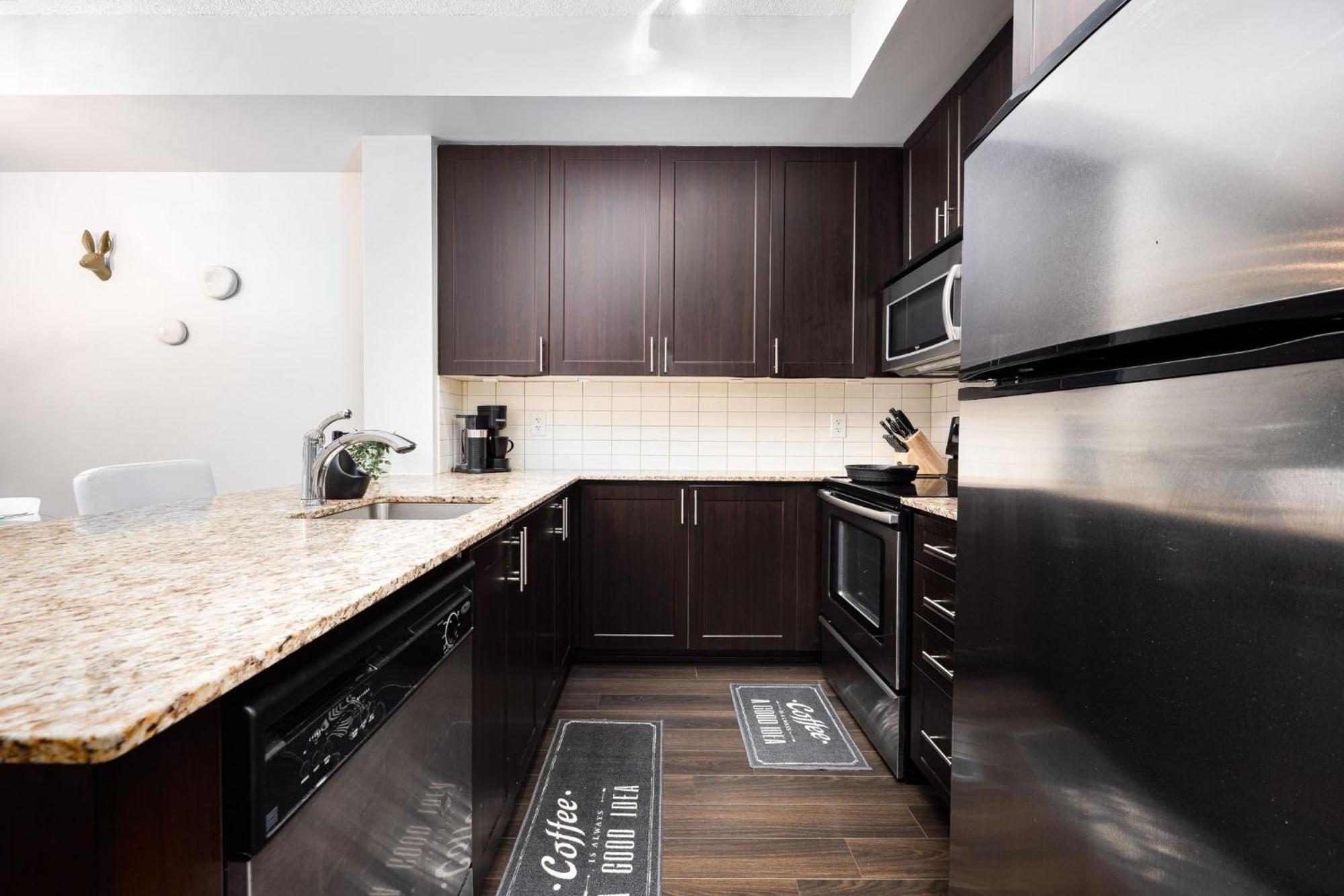 Dwtn Condo Near Cn Tower! W/ Free Parking トロント エクステリア 写真