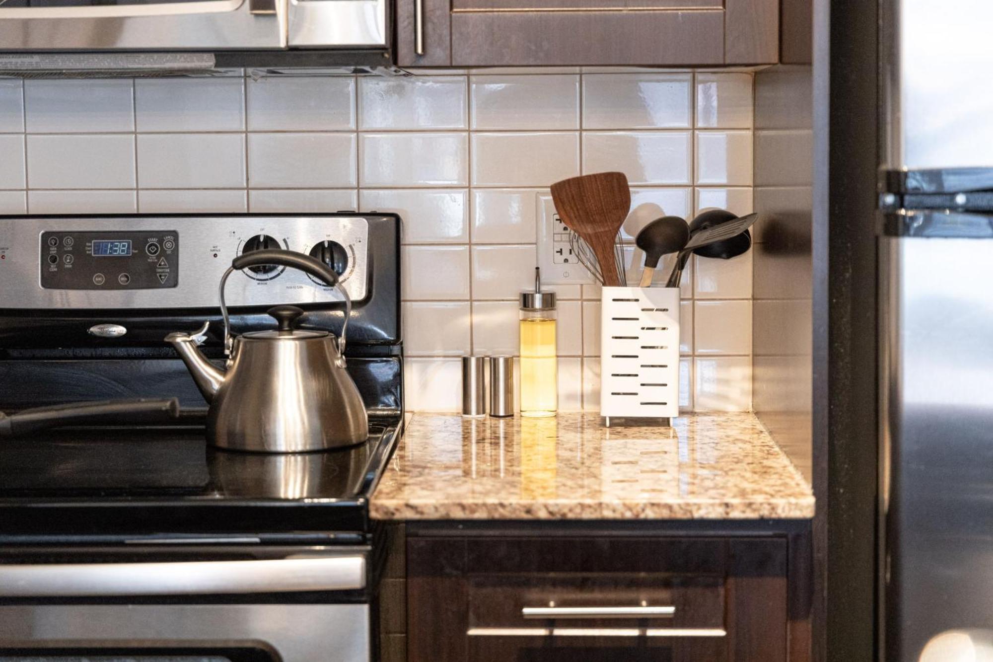 Dwtn Condo Near Cn Tower! W/ Free Parking トロント エクステリア 写真