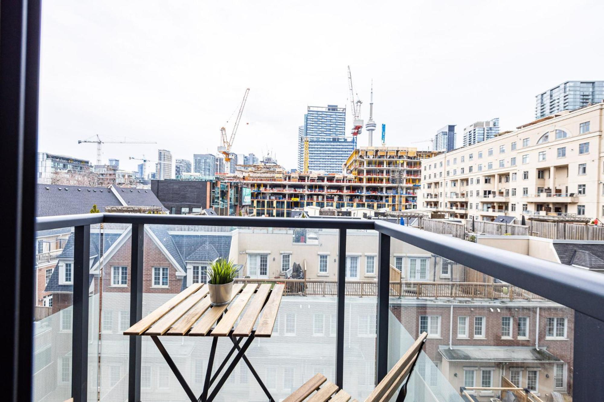 Dwtn Condo Near Cn Tower! W/ Free Parking トロント エクステリア 写真