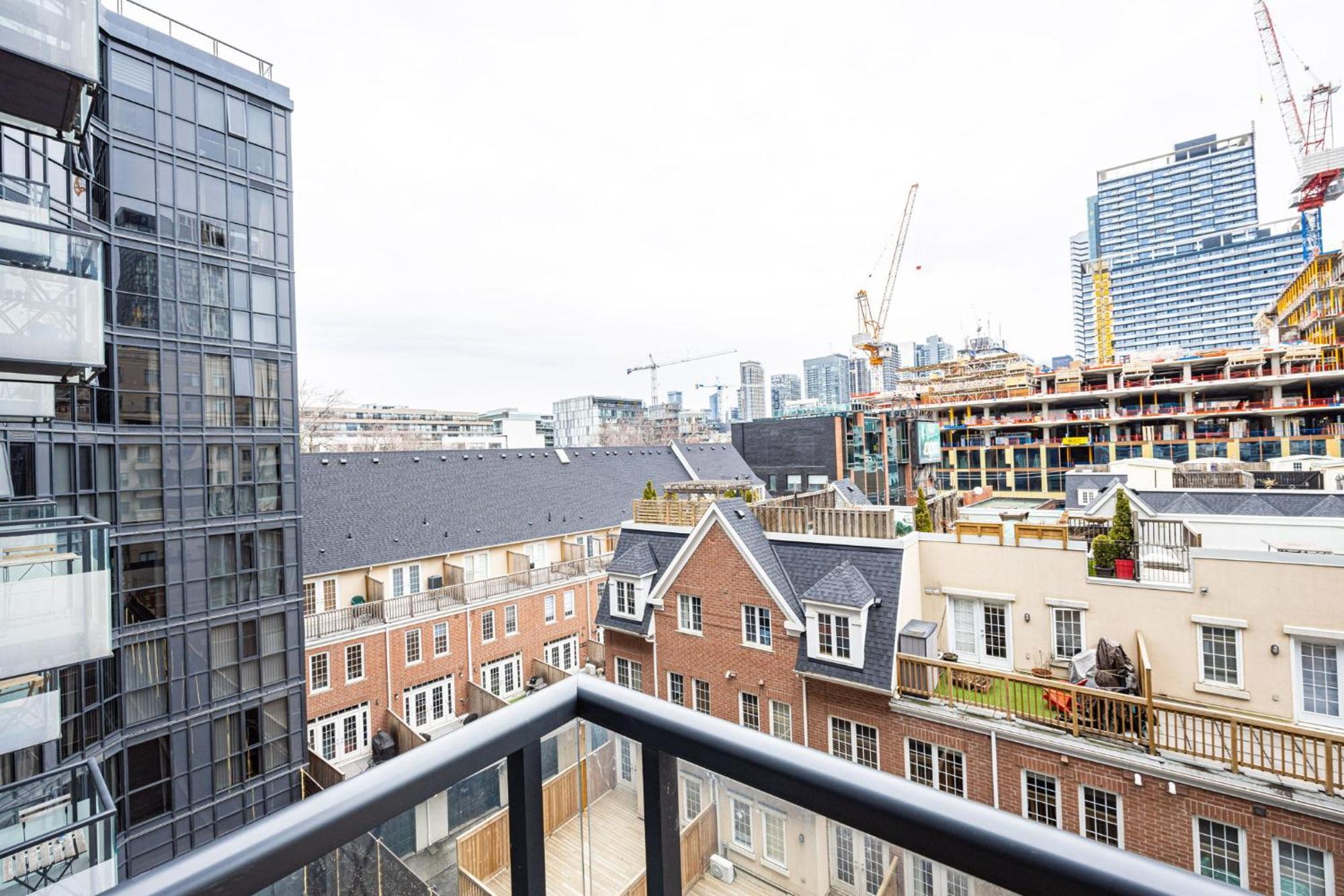 Dwtn Condo Near Cn Tower! W/ Free Parking トロント エクステリア 写真